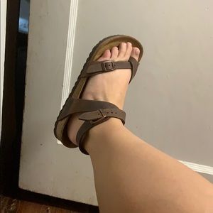 Brown oiled leather yara Birkenstock’s